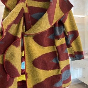 Woman’s Kial wool / polyester mid length/ side pockets / medium